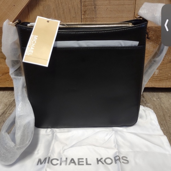 Michael Kors Gloria Messenger Leather Crossbody Bag - Picture 2 of 10